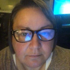 Meet your Posher, Lorie